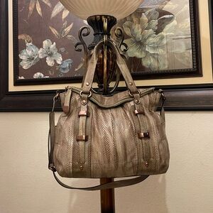 B. Makowsky please check all picture of condition